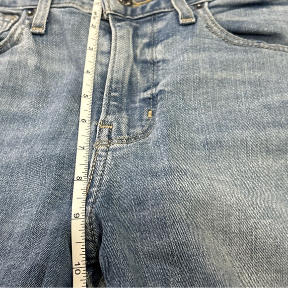 Levi’s Sz 27 Women's Light Blue Distressed Jeans - Picture 4 of 11